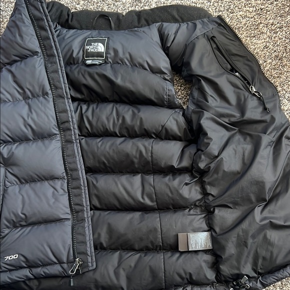 The North Face Black Puffer Vest - Picture 4 of 4